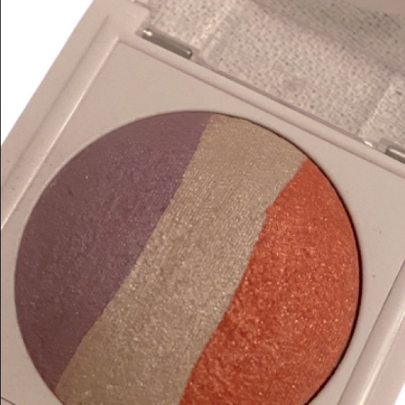 NIB MARY KAY AT PLAY BAKED EYE TRIO SUNSET BEACH EYESHADOW COMPACT ⭐️⭐️⭐️⭐️⭐️ - Picture 3 of 15